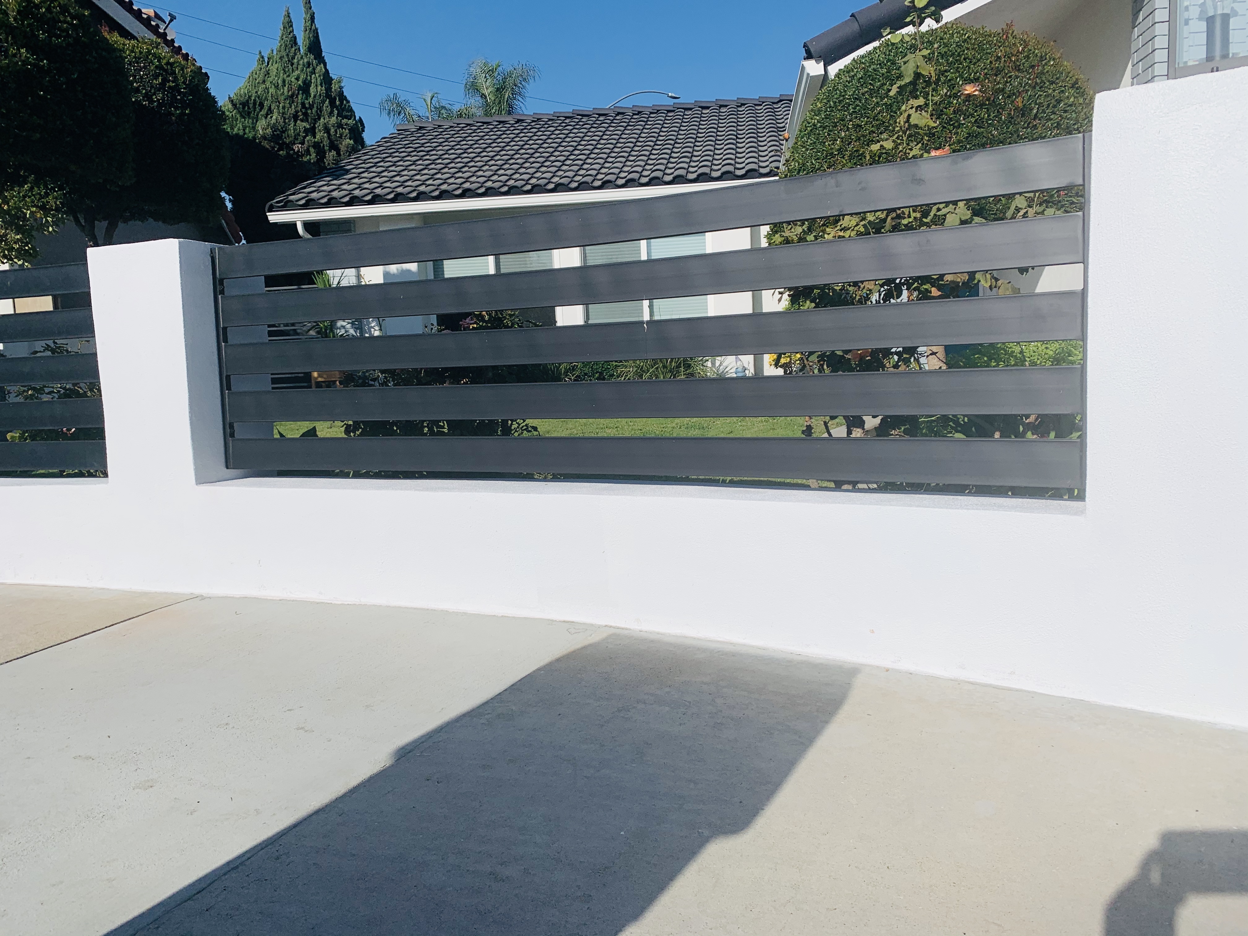 Modern Horizontal Driveway Gate