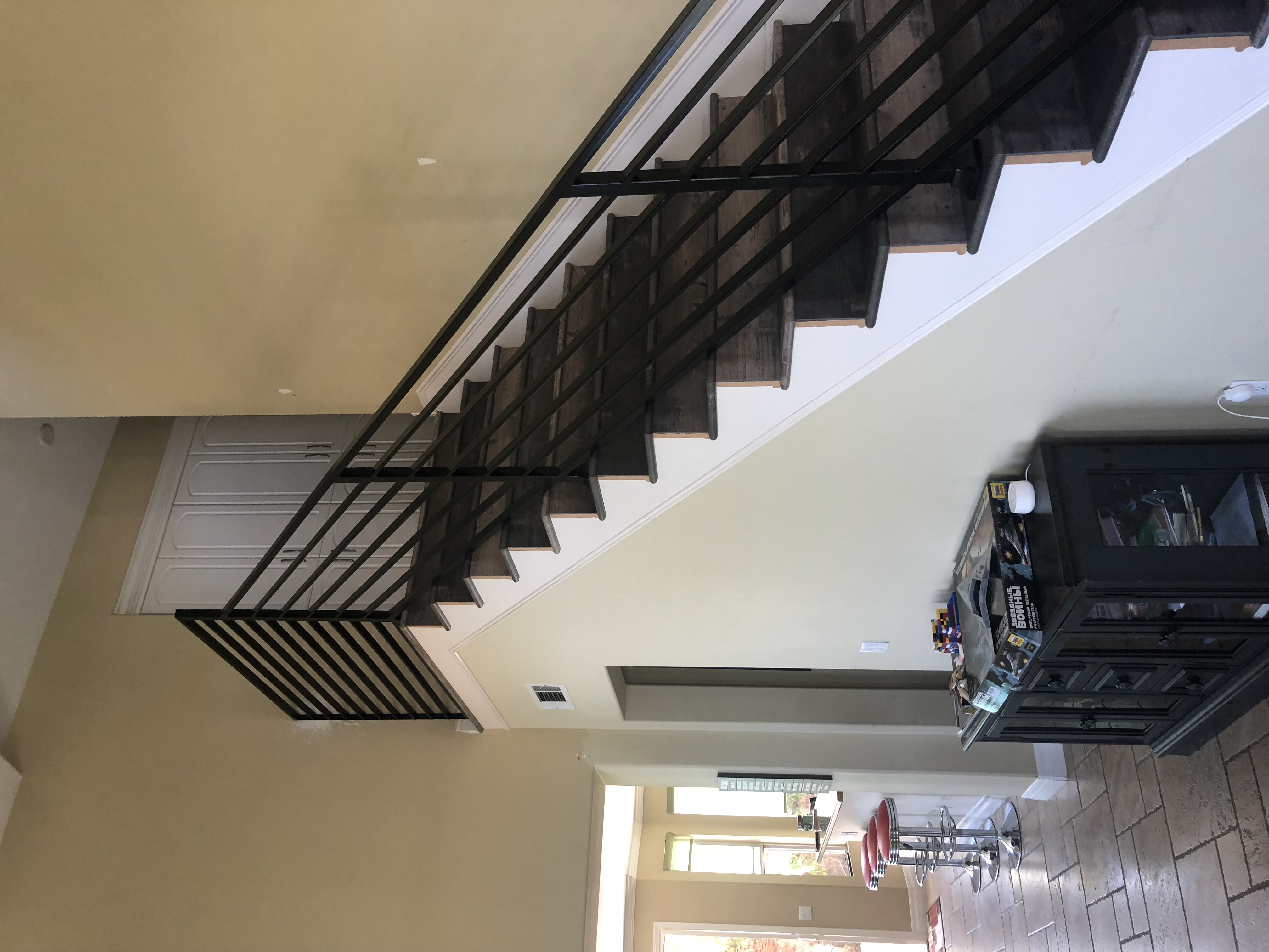 Modern Vertical Bar Staircase Railing