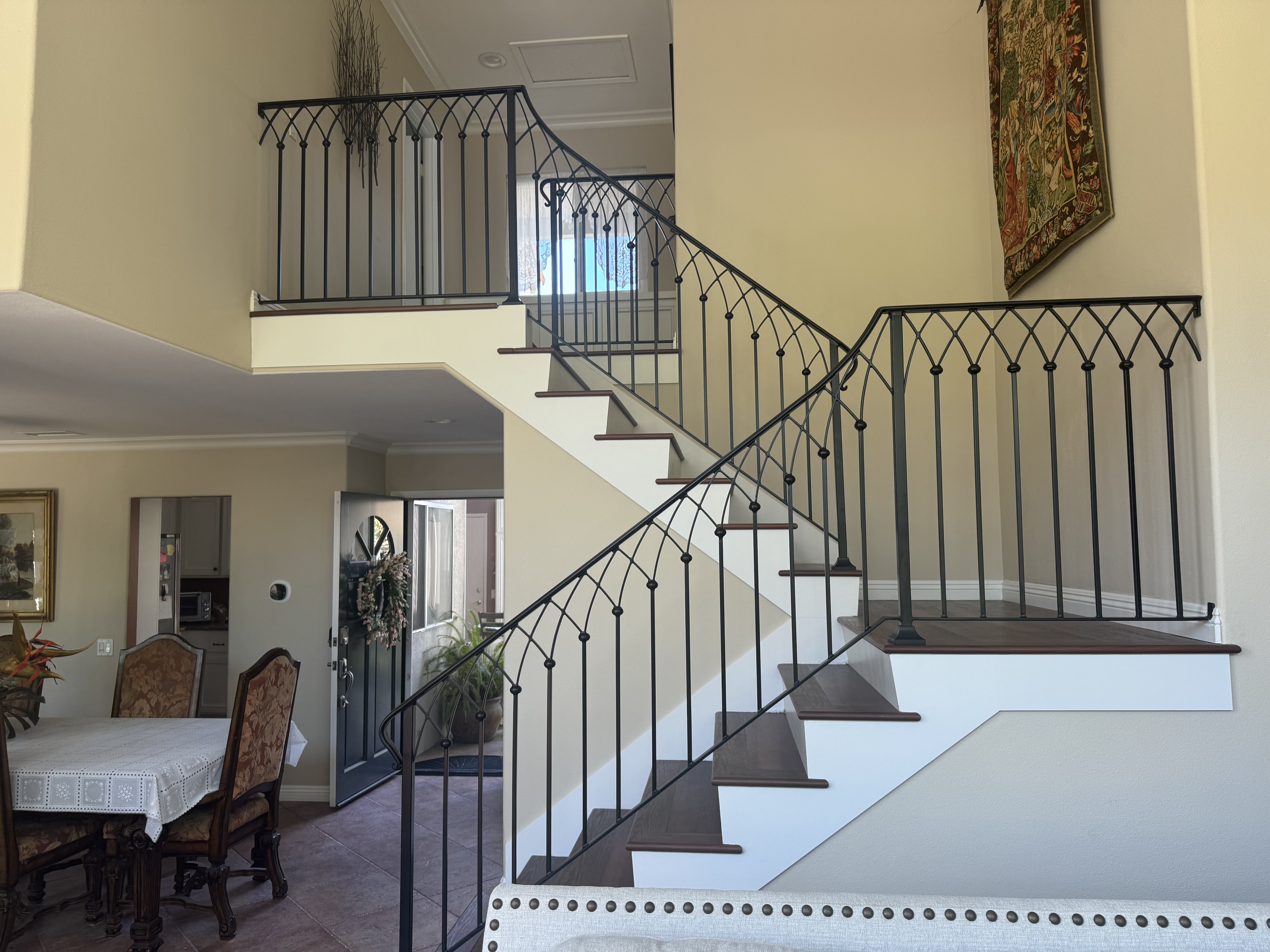 Modern Iron Vertical Bar Staircase with Grid Feature Wall