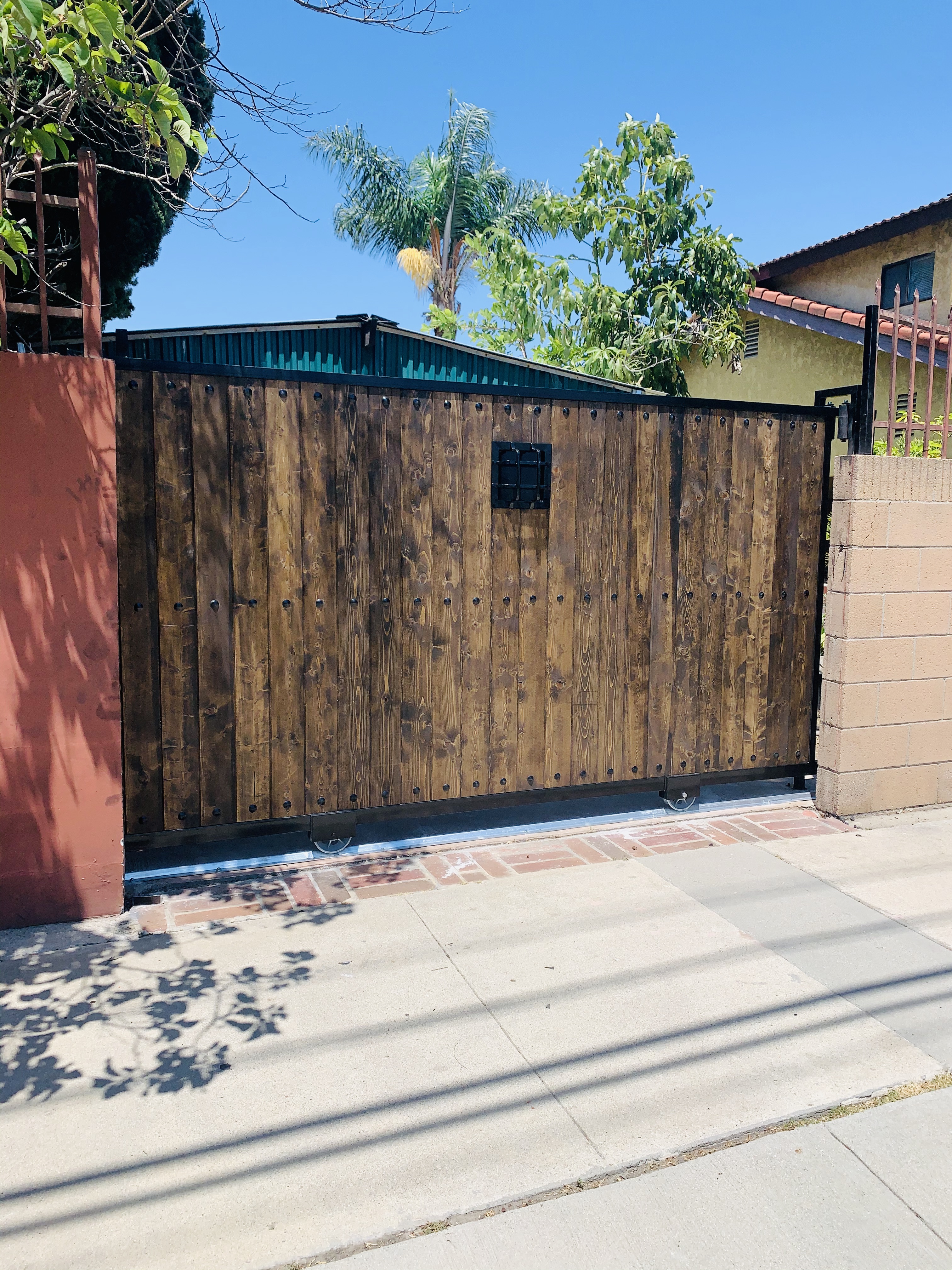 Modern Horizontal Panel Driveway Gate
