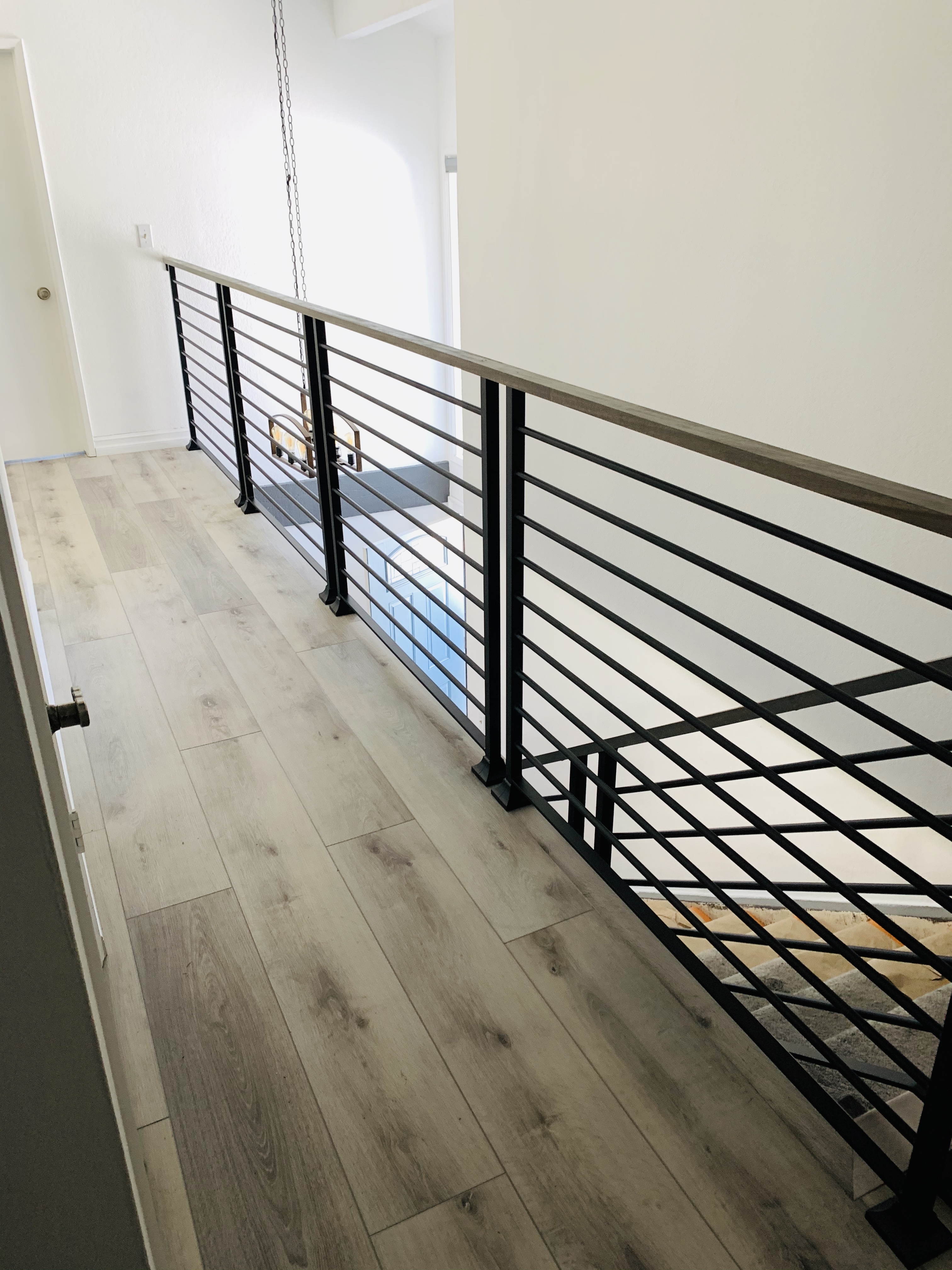 Modern Horizontal Bar Landing Railing