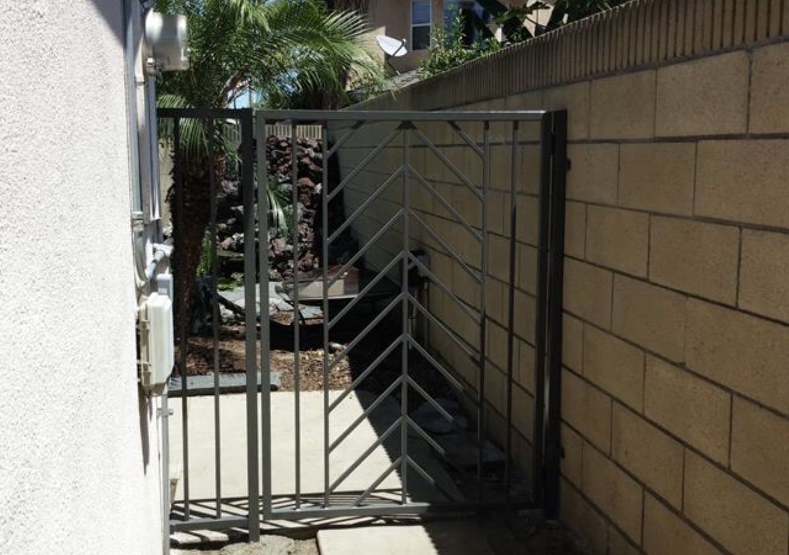 Chevron Pattern Side Gate