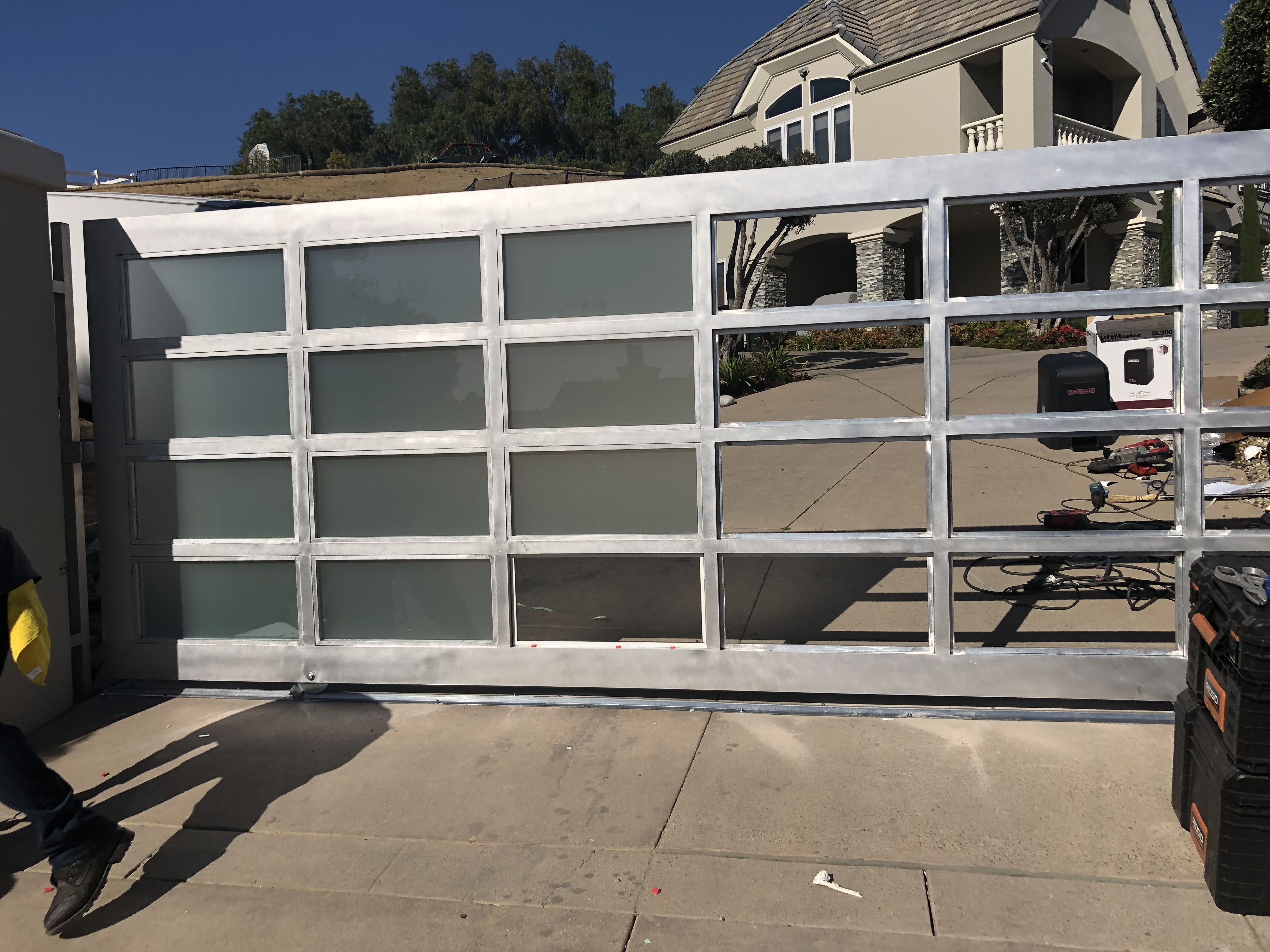 Modern Aluminum Glass Panel Driveway Gate