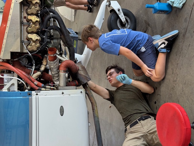 Aircraft maintenance hands-on