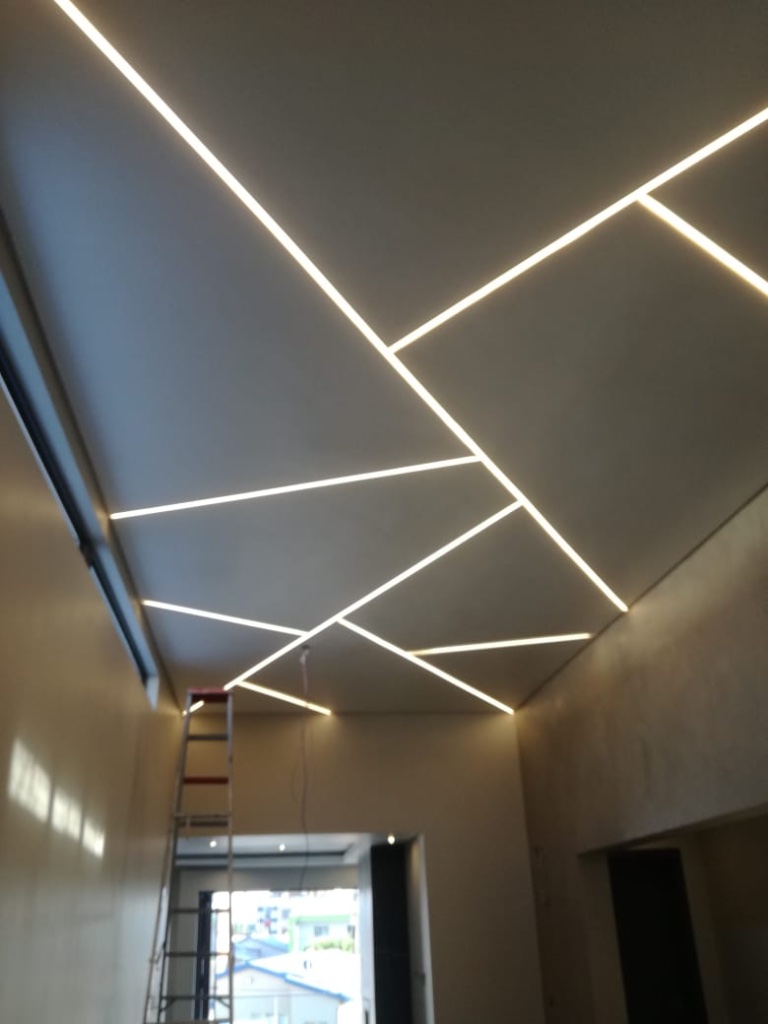 LIGHT FEATURE CEILING