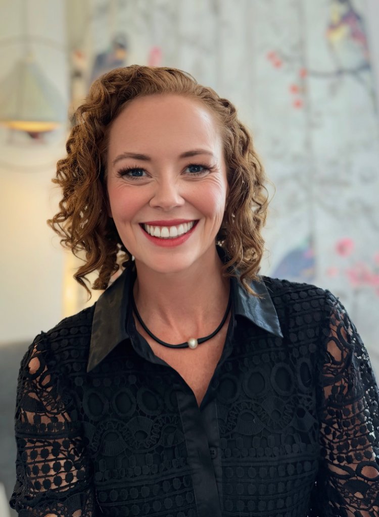 Maureen Dennis — on-camera host and UGC creator