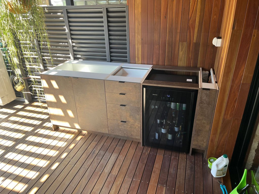 Outdoor kitchen and deck on the Northern Beaches