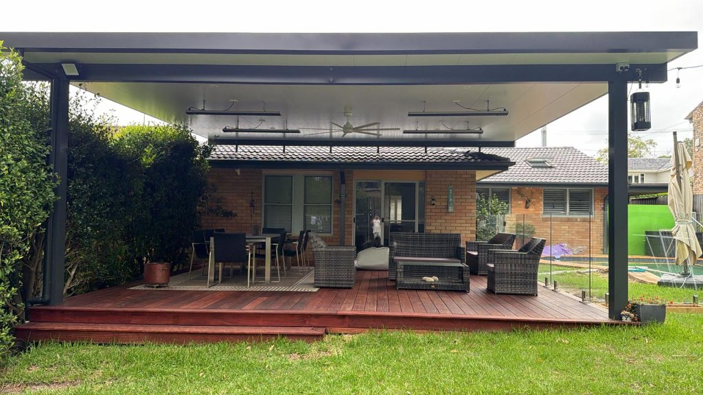 Modern Flat-Roof Pergola with Heaters & Lounge Set
