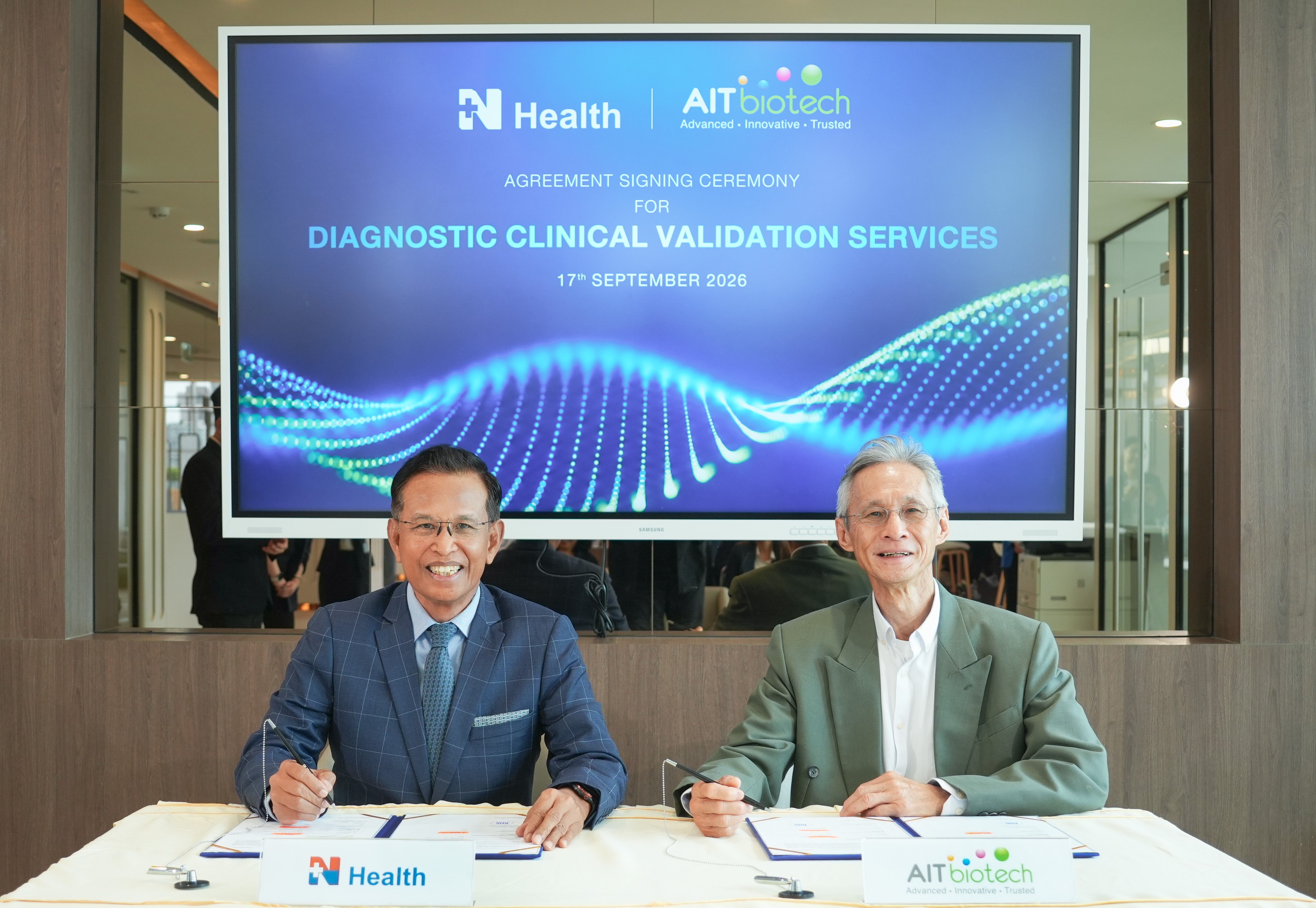 Agreement signing ceremony between N Health and AITbiotech for diagnostic clinical validation services