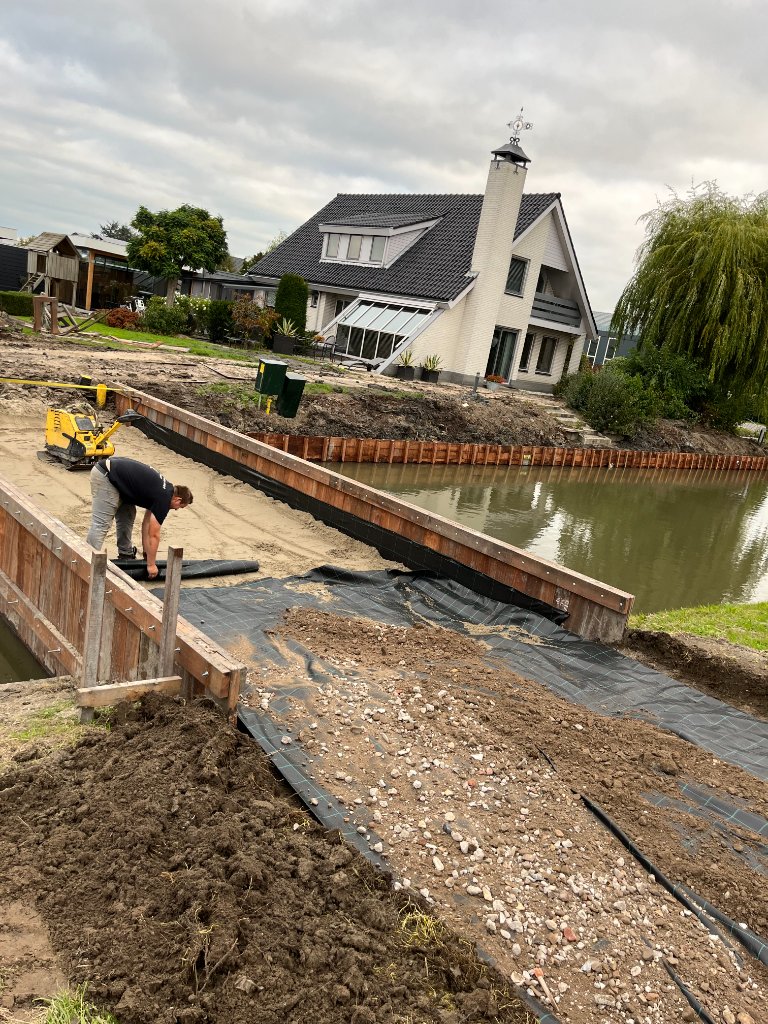 Dam maken samen met beschoeiing Westland