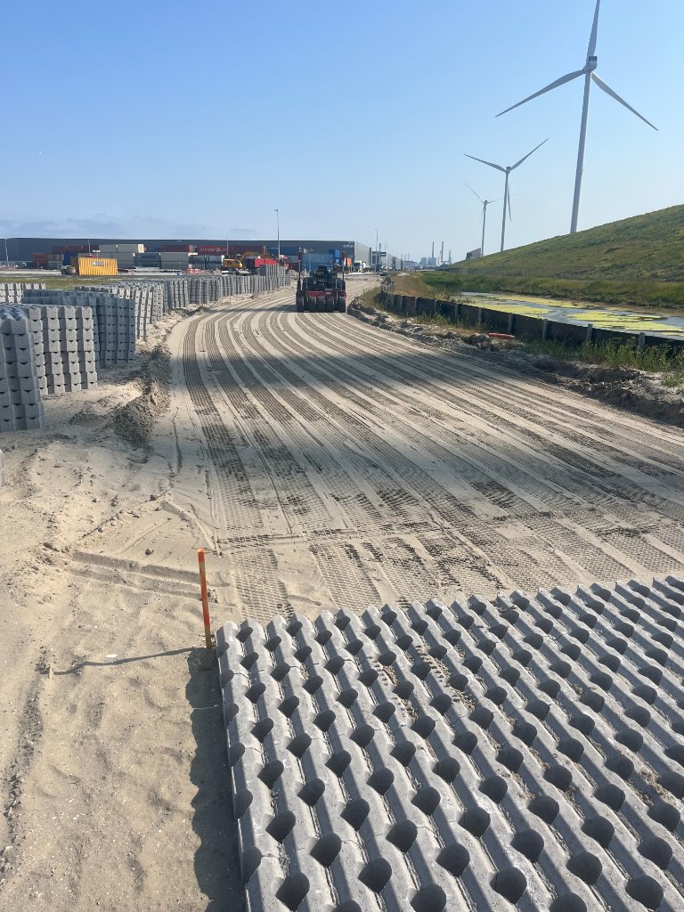 Straatwerk, Grasbetontegels Maasvlakte