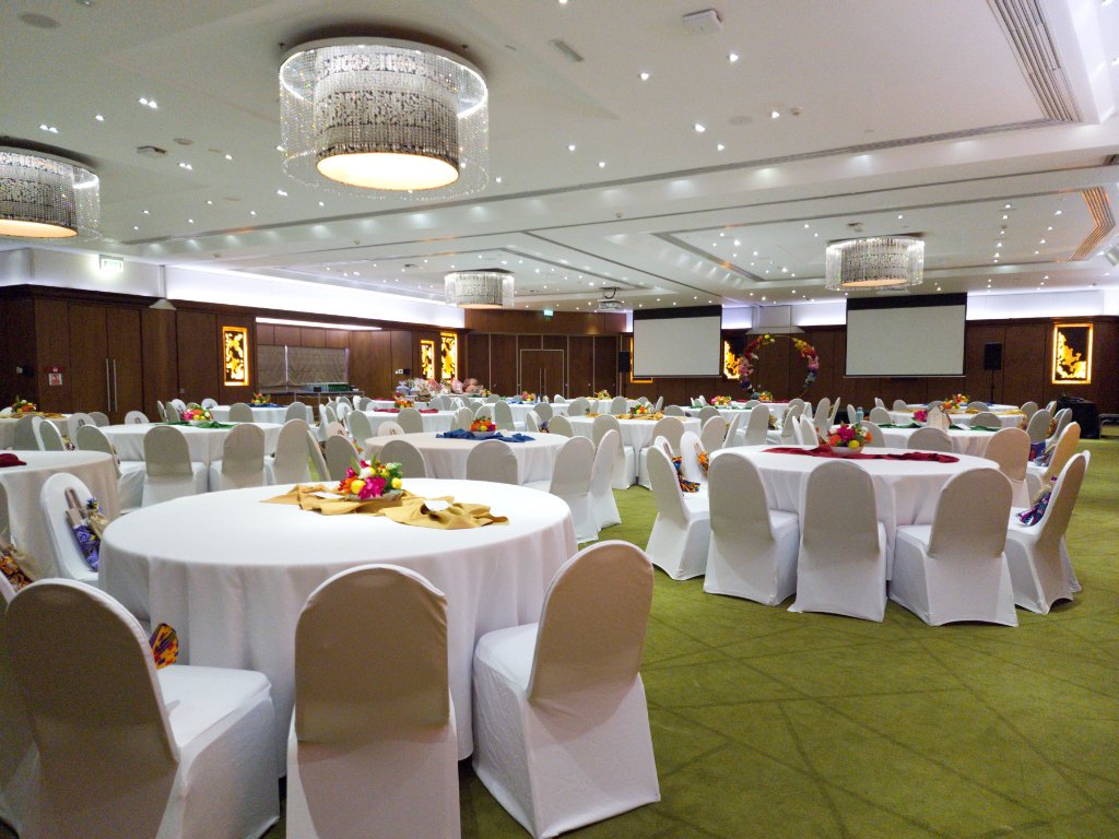 Elegant banquet hall setup for event in Dubai