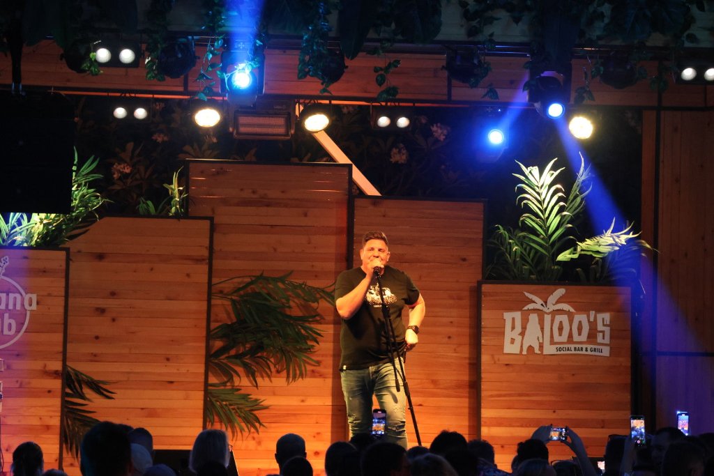 Solo performer on stage at Baloo's Dubai event