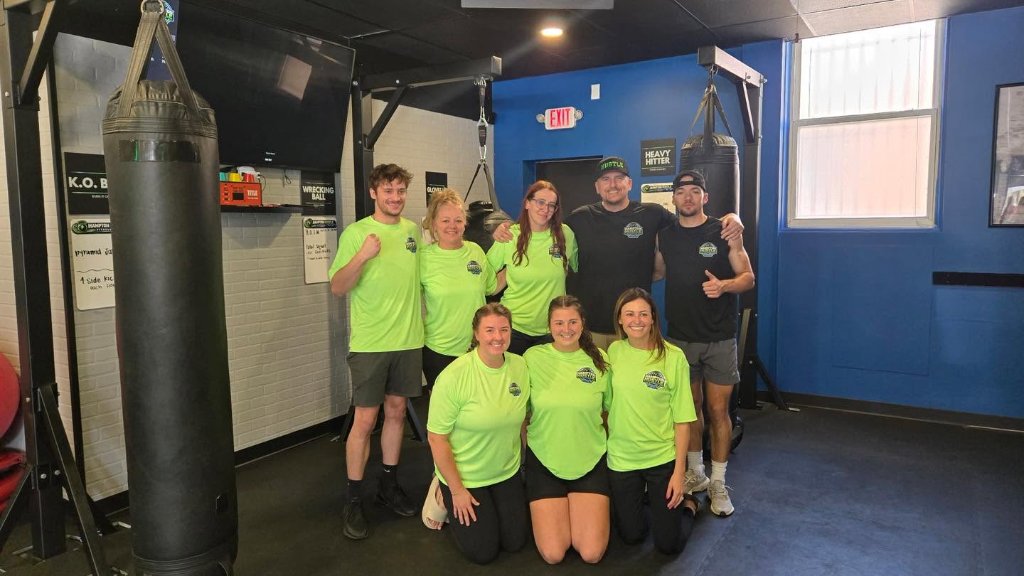 Hampton Hustle Fitness members group photo at the St. Louis boxing and HIIT gym
