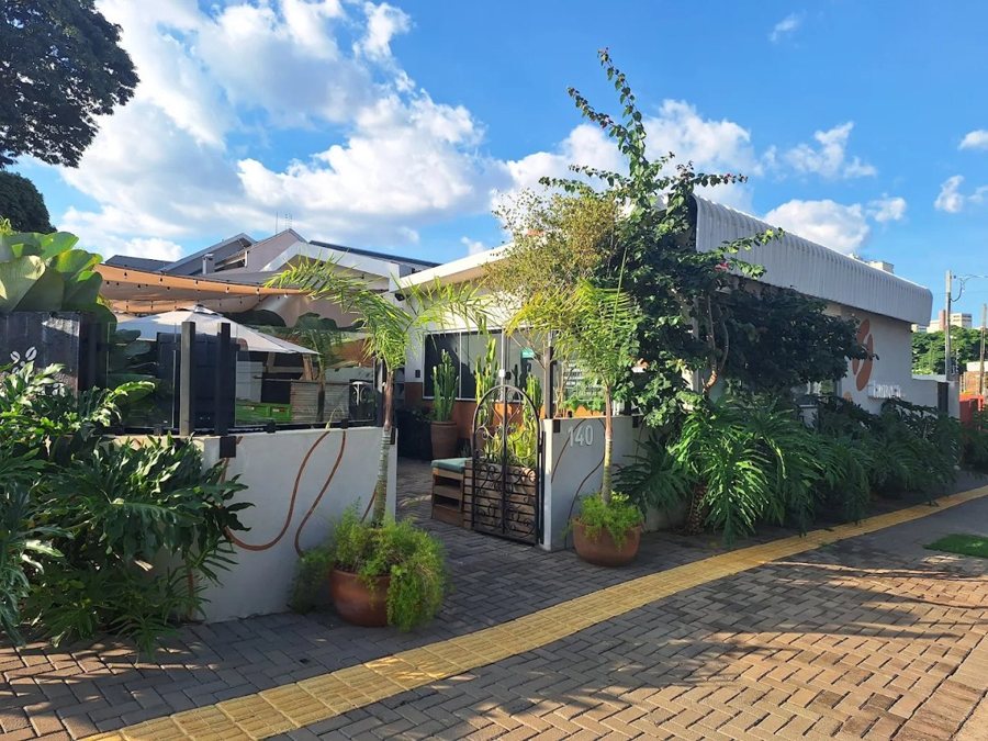 Fachada do Café Tamura