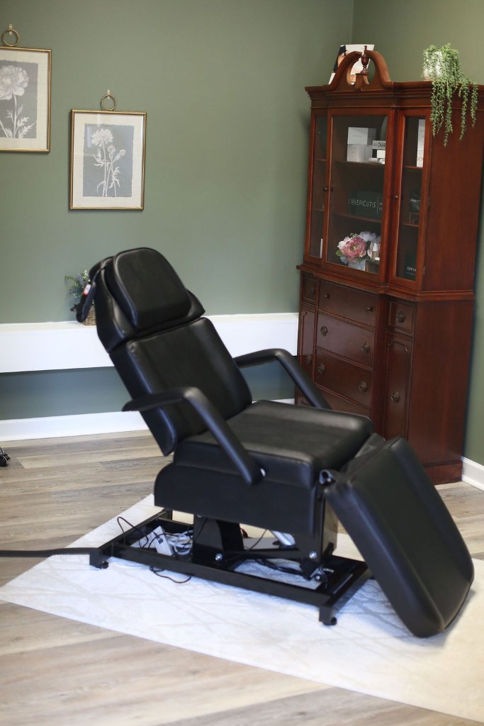 LED light therapy treatment at Jouri Studio