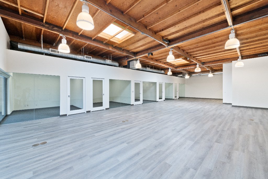 Suite 2040 column-free bullpen with exposed wood beams