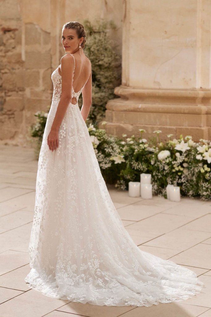 Beautiful bride on her wedding day