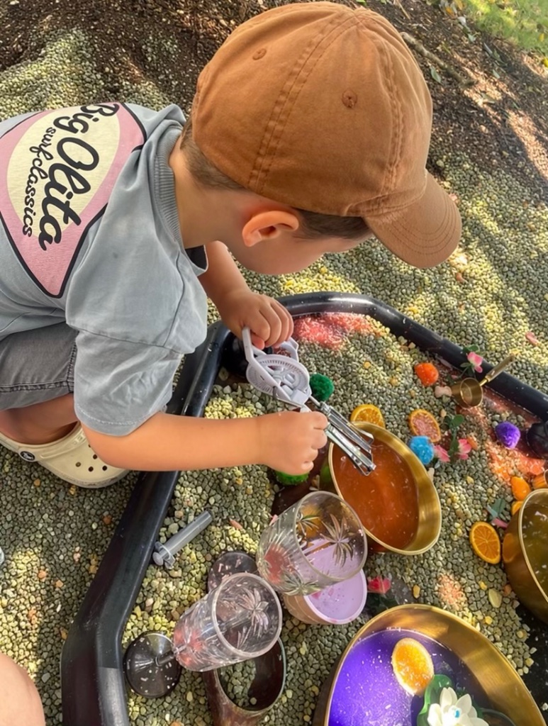 Top-down sensory tray play