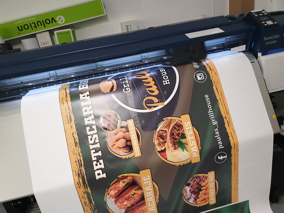 Painel promocional para restaurante