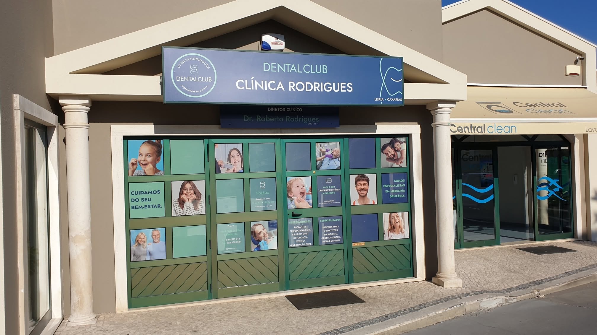 Fachada personalizada com painéis fotográficos