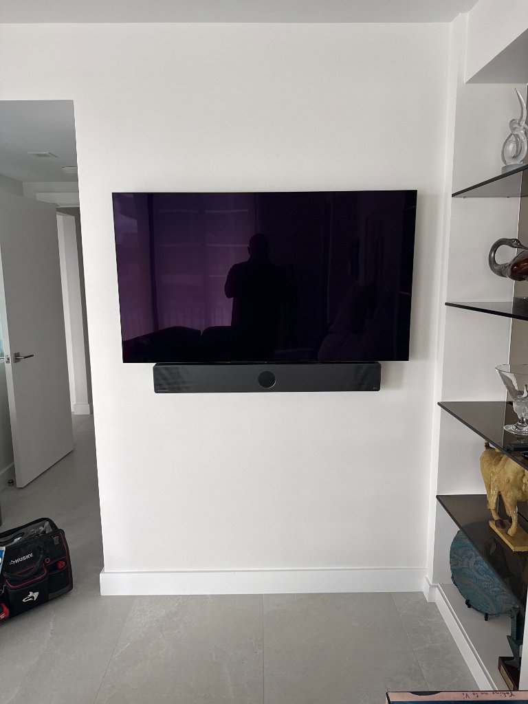 Clean TV and soundbar wall mount