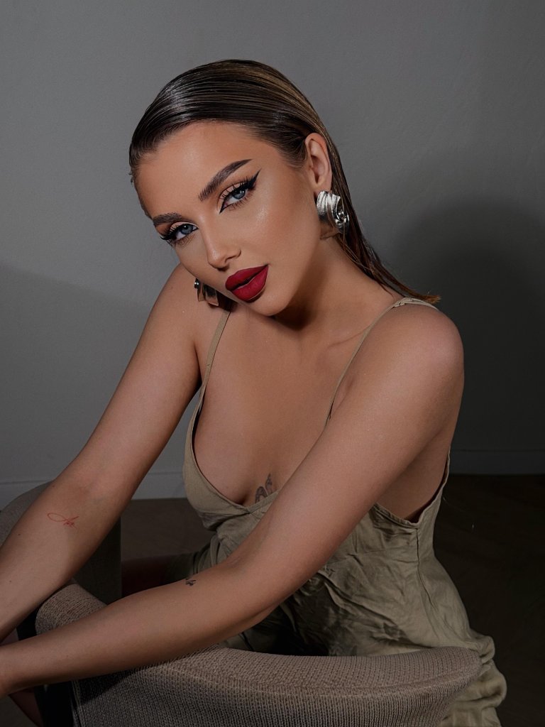 Niky în salon