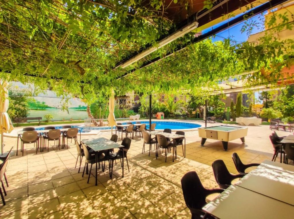 Ceeis Bar β Terraza