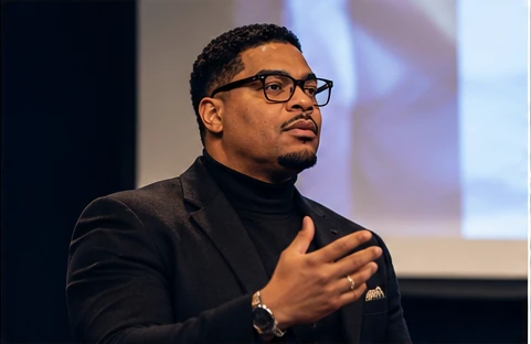 Dr. Ronell Pugh speaking to an audience