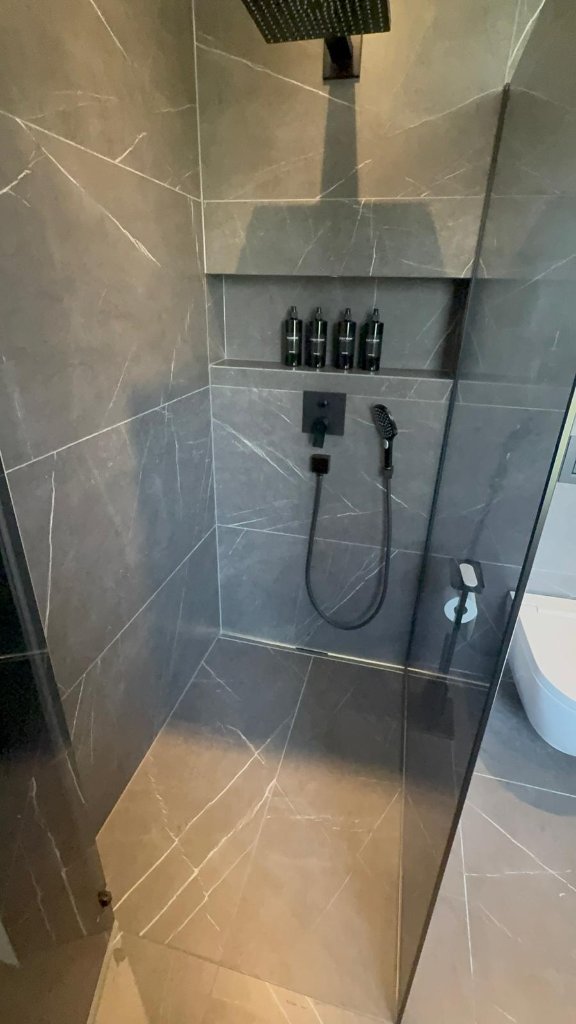 Dusche Anthrazit Grossformat