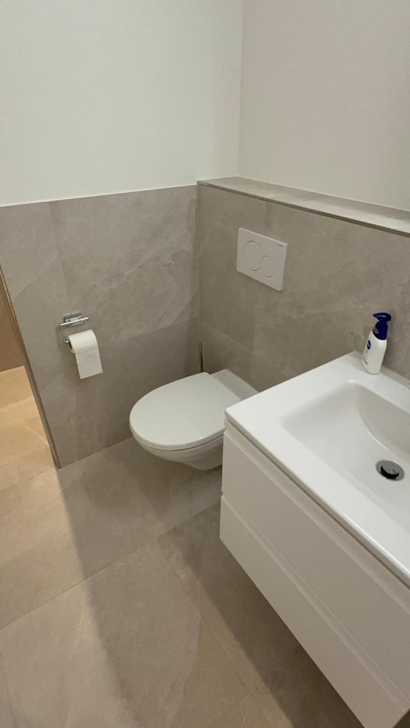 WC Beige Naturstein