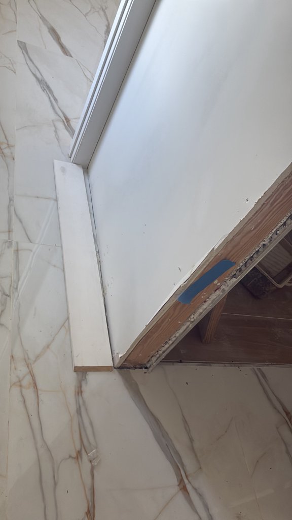 Baseboard / door jamb gap