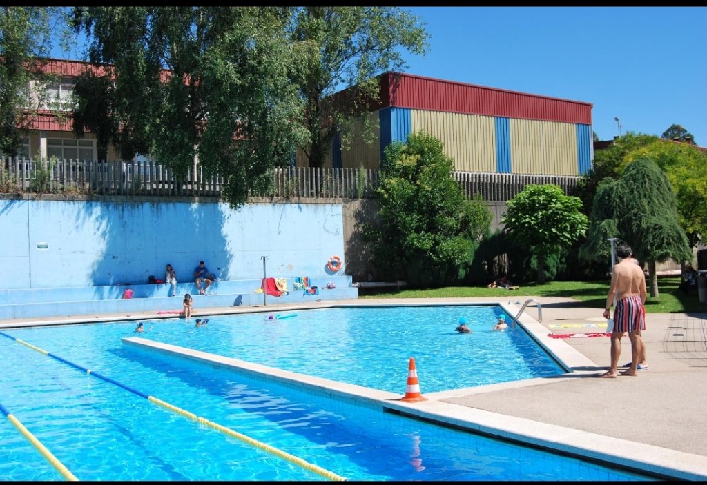 Piscina Municipal de Bertamiráns