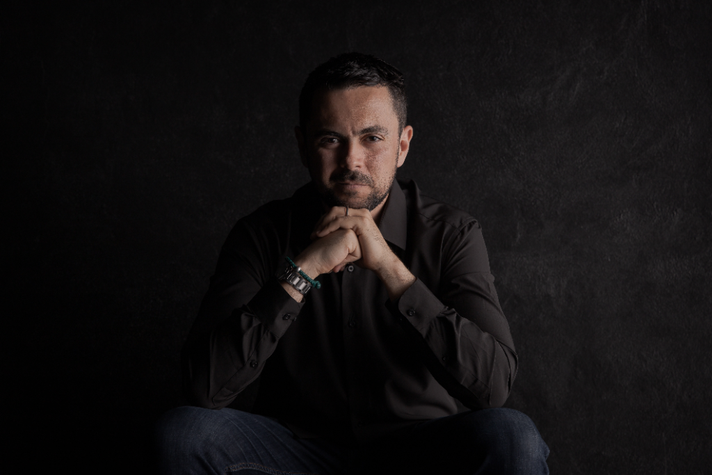 Cris Urzua - Fundador de Elanda