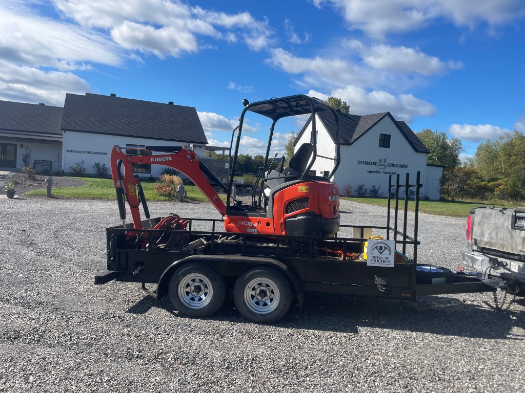 Mini-excavateur Kubota — Têtes de Pioches