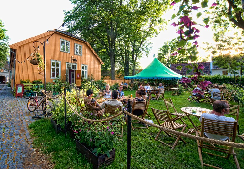 Ekserserhuset som kulturhus: Konserter, teater og seminarer i historiske omgivelser