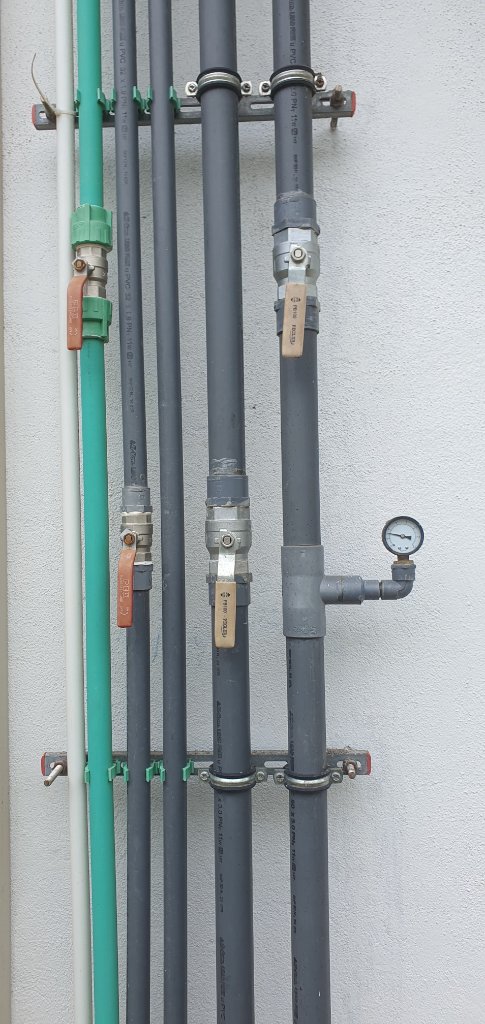 Piping Manifold — Pressure Gauge & Valve Assembly