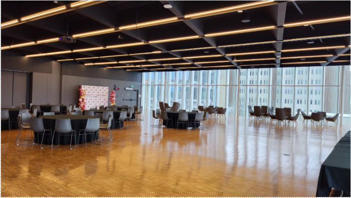 The Hub – flexible dining and networking layout