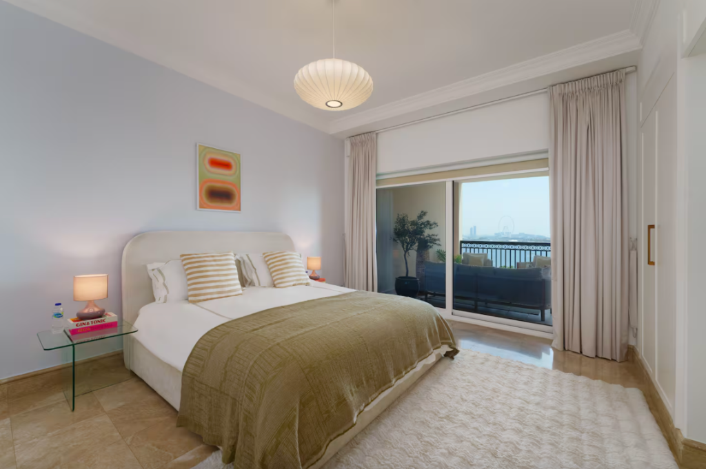 Green tropical bedroom
