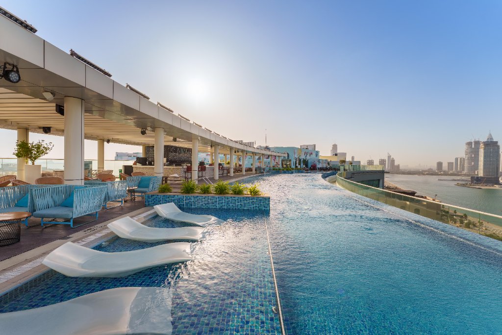 Infinity pool bar area