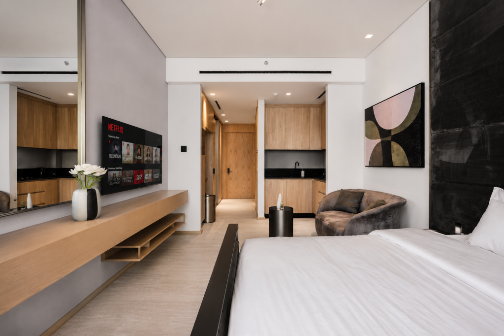 Living area with Netflix Smart TV