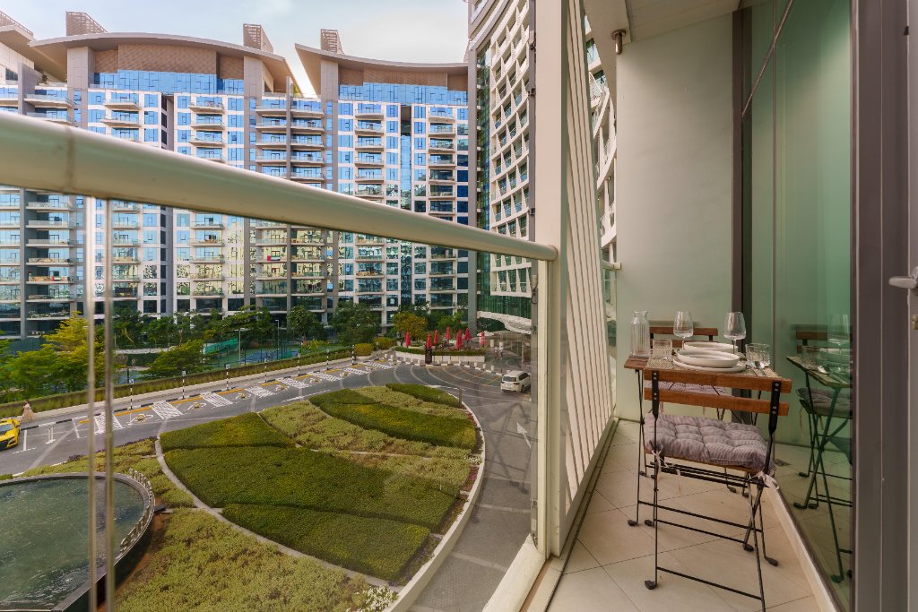 Balcony with Seven Palm view