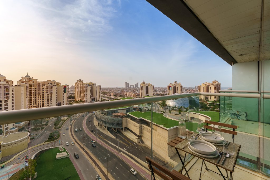 Balcony with Dubai view