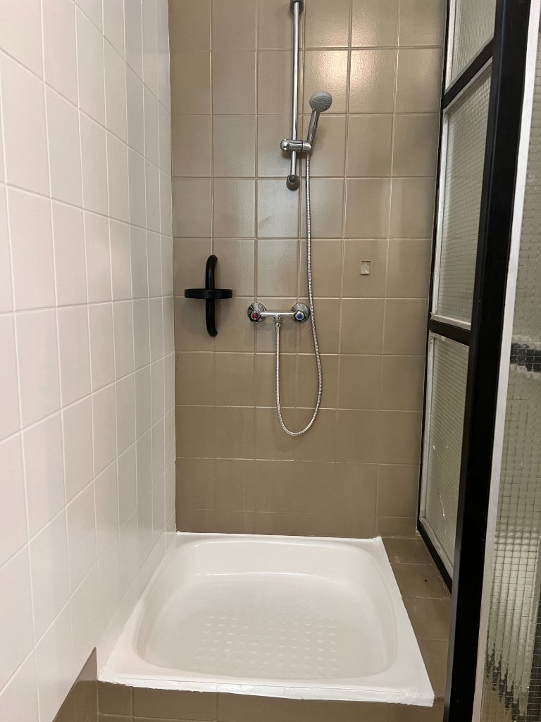 Bathroom & showers