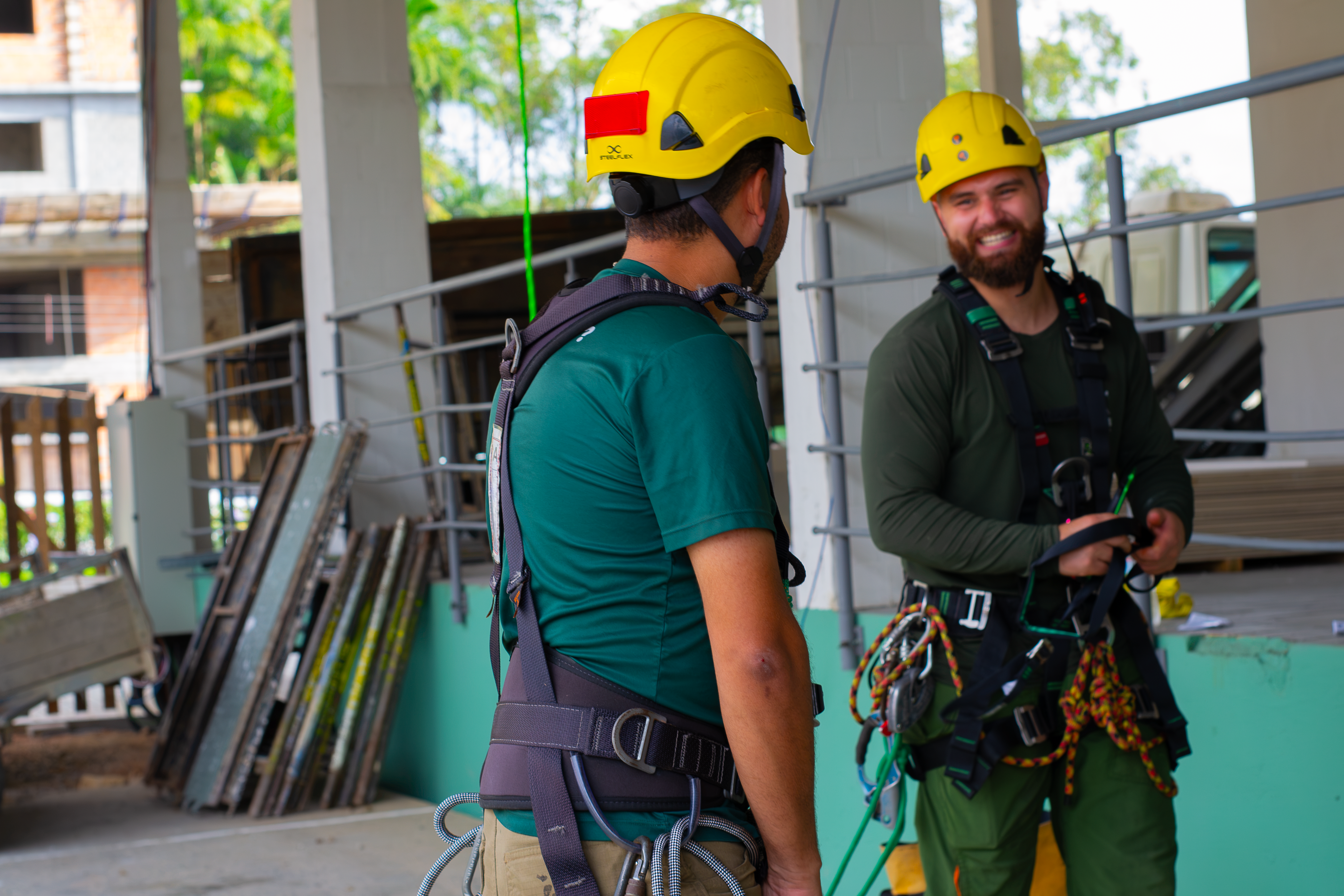 Instrutores da Serra Geral Vertical com equipamentos de segurança