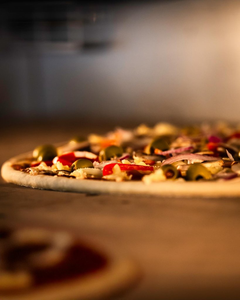 Interiören på Piraten Pizzeria i Lund – mysig stämning med handgjord pizza