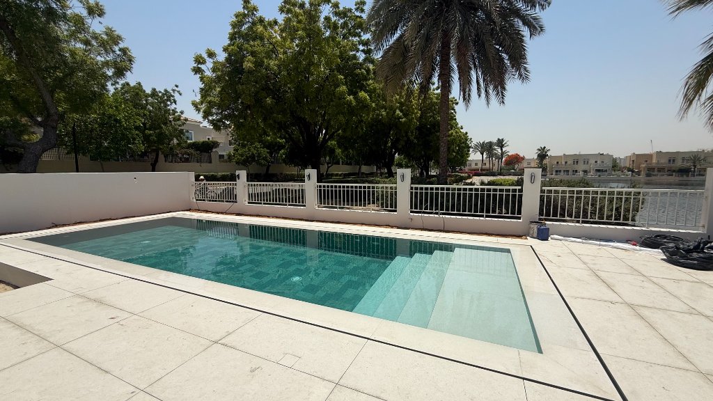 Swimming pool construction for a Dubai villa by Bluescape