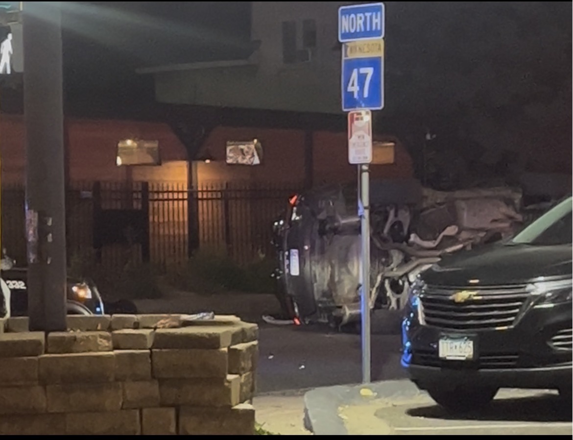 Driver flees on foot after rollover crash injures 3 in Northeast Minneapolis