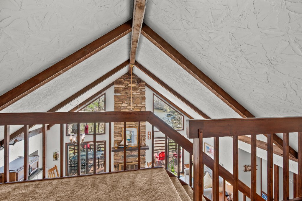 Vaulted landing