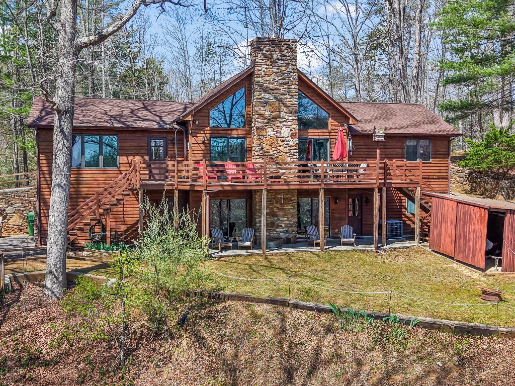 204 E Beaver Dam Ct - Lakefront property aerial view
